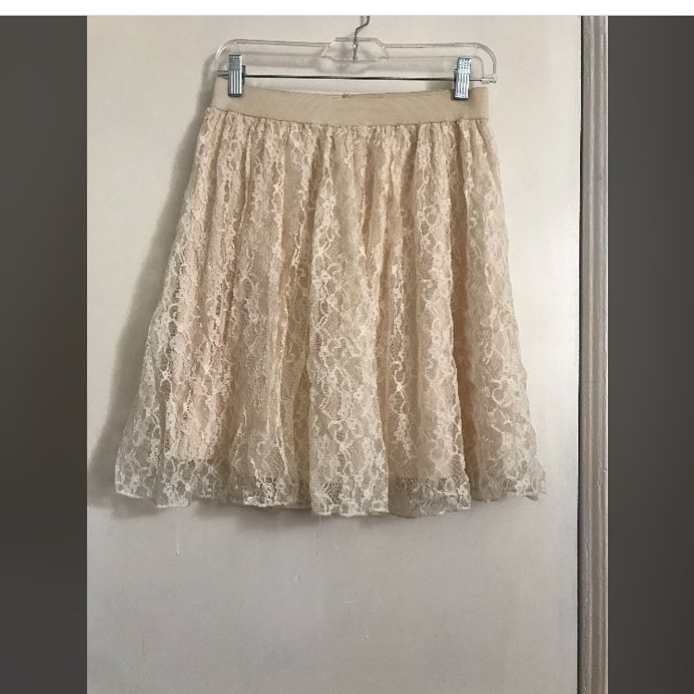 Lace cream skirt